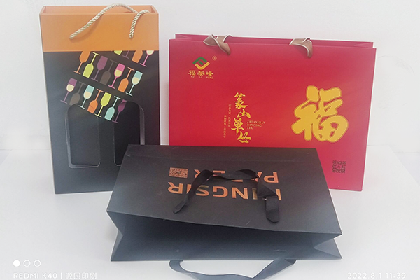 手提袋印刷體現(xiàn)了企業(yè)對(duì)商品發(fā)展趨勢(shì)、廣告效果的實(shí)用產(chǎn)品